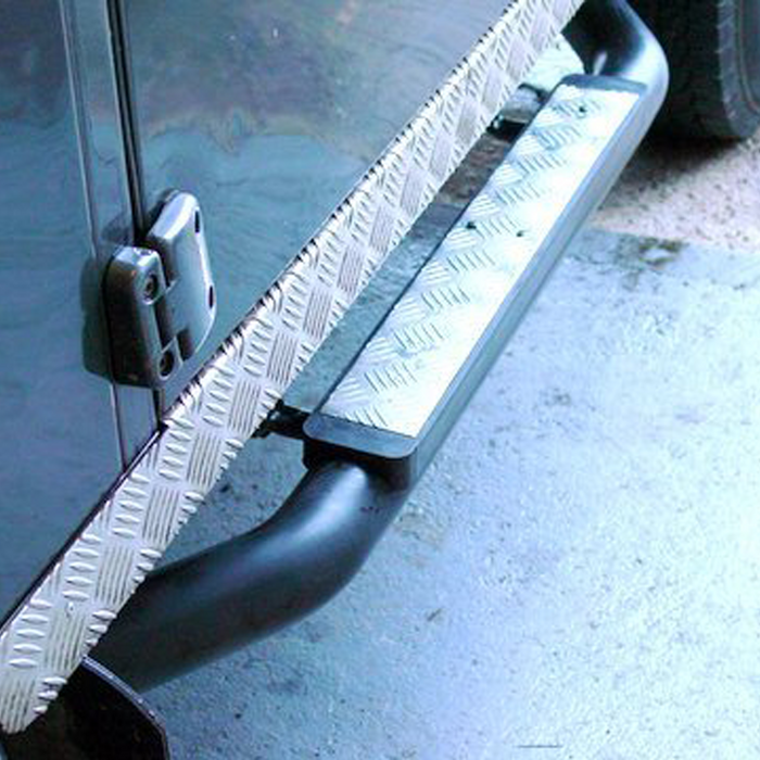CLASSIC DEFENDER 90 XS 3DR SIDE STEPS - CHEQUERPLATE